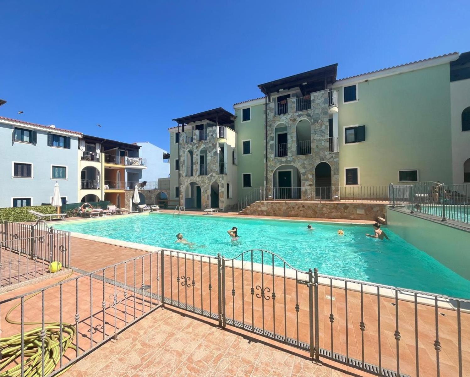 Appartamento Con Piscina Valledoria  Extérieur photo